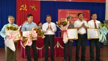 Đảng bộ Thị trấn Ea Tling, huyện Cư Jút trao huy hiệu đảng dịp 2/9
