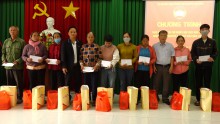 UBMTTQ VN tỉnh Đăk Nông Trao tặng quà các hộ nghèo nhân dịp Tết Quý Mão 2023 tại huyện Cư Jút
