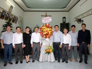 Lãnh đạo huyện Cư Jút đi thăm và chúc mừng các cơ sở tôn giáo