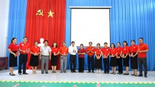 Hội CTĐ Tỉnh Đăk Nông: Gặp mặt, tặng quà cho cán bộ Hội CTĐ cơ sở ở huyện CưJútt