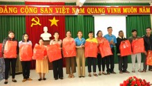 LĐLĐ huyện Cư Jút - Chăm lo Tết cho đoàn viên, công nhân lao động