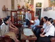 Đ/c Nguyễn Tuấn Phúc thăm chúc tết các gia đình CS, đơn vị trực tết