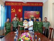Đ/c Nguyễn Anh Tú, CT UBND huyện thăm và chúc tết Công an huyện