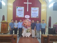Ban chỉ đạo công tác Tôn giáo huyện đi thăm và chúc mừng lễ phục sinh