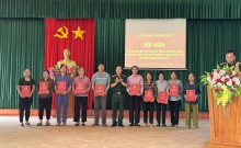 Ban chỉ đạo 24 huyện CưJút  tổ chức chi trả chế độ trợ cấp một lần theo các quyết định của Thủ tướng Chính phủ.
