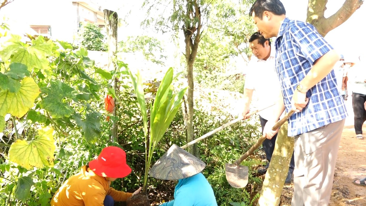 Xã Đăk Drông tổ chức lễ phát động trồng cây năm 2023