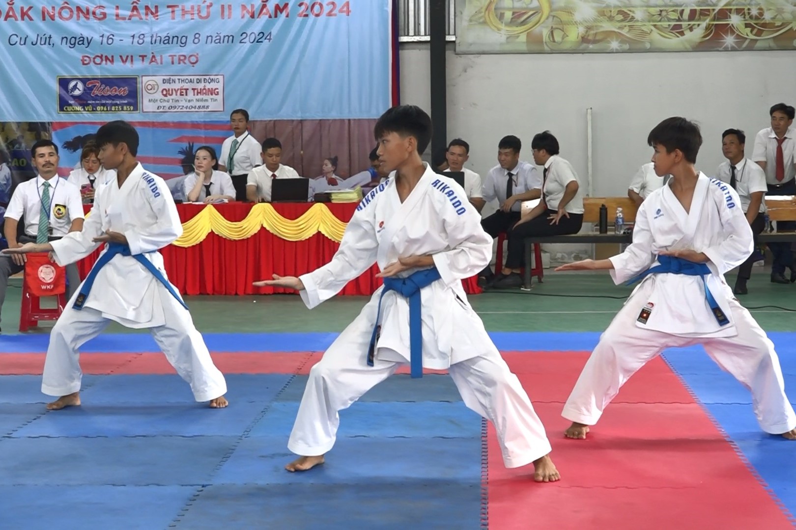 cac van dong vien tranh tai o noi dung kata dong doi